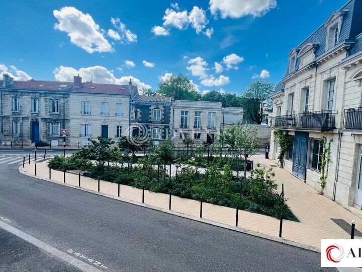 A LOUER - BUREAUX- 135 M²