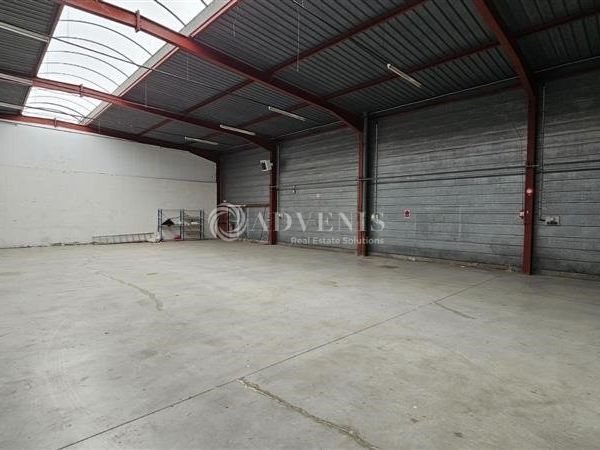 ENTREPÔT ET BUEAUX DE 770 M² AU COEUR DU CRT