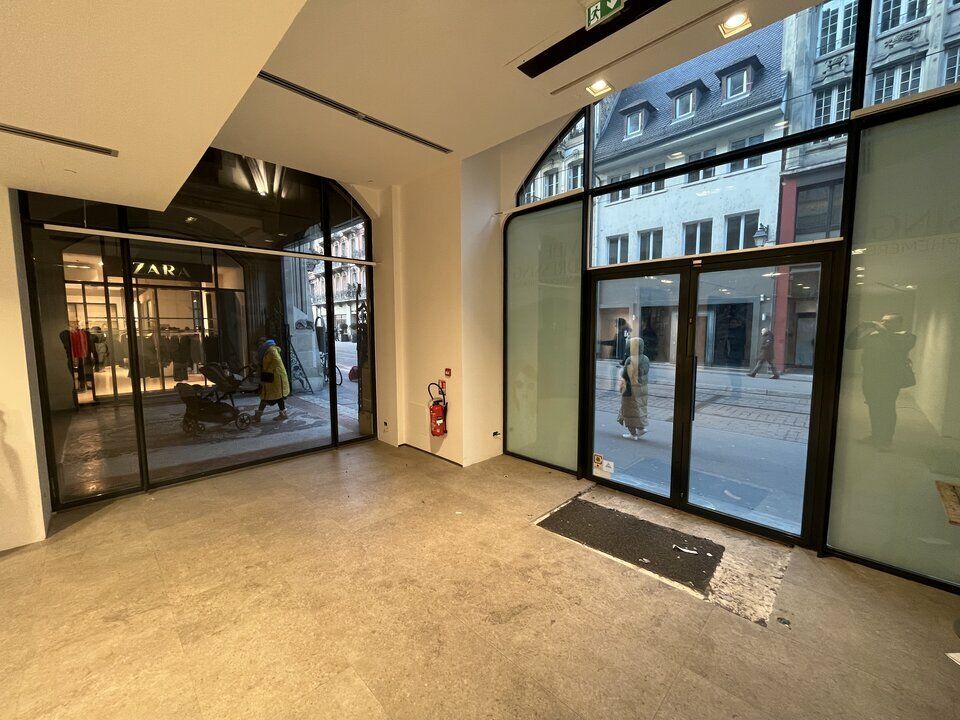 LOCAL COMMERCIAL de 374m² à LOUER