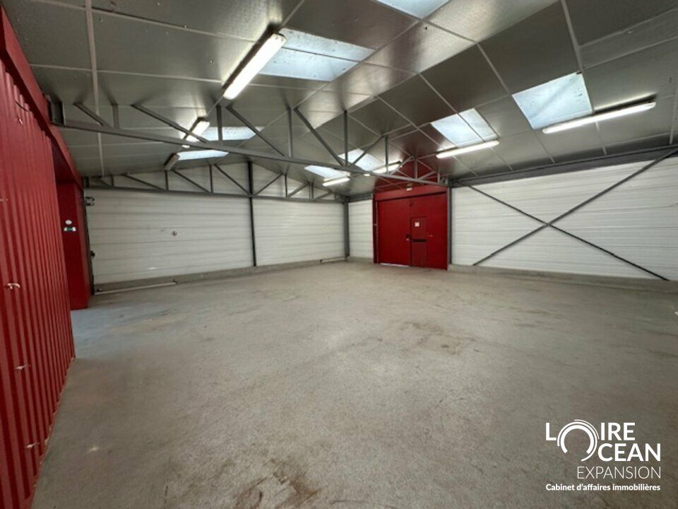 Local d'activité 214 m² – Challans – Zone artisanale et commerciale
