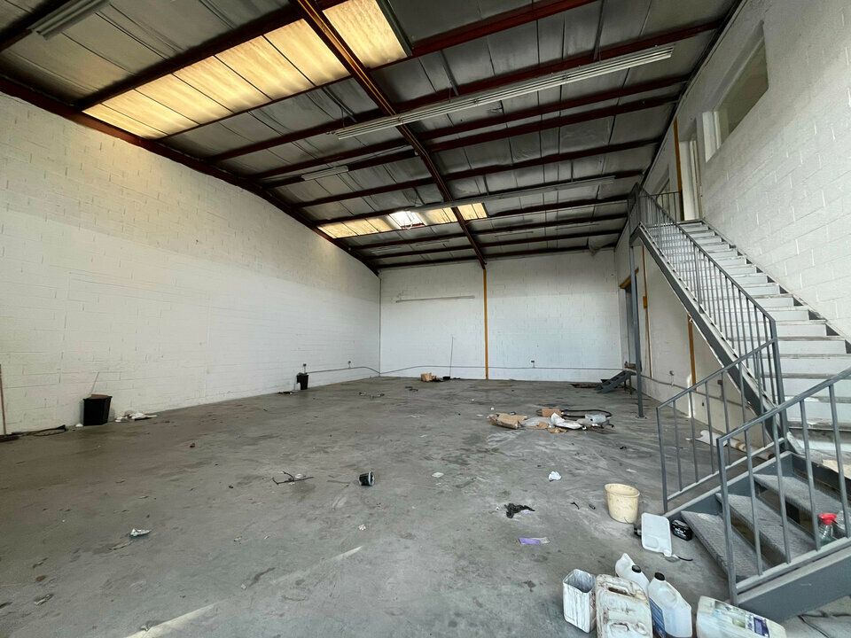 Location local d''activites 417 m² non divisibles