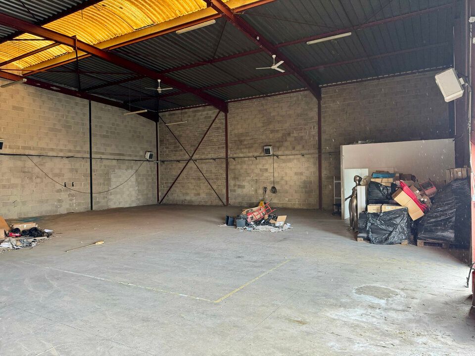 Location local d''activites 370 m² non divisibles