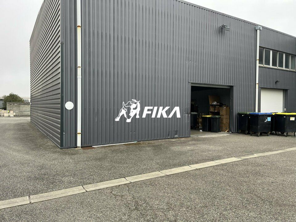 Vente local d''activites 486.82 m² non divisibles