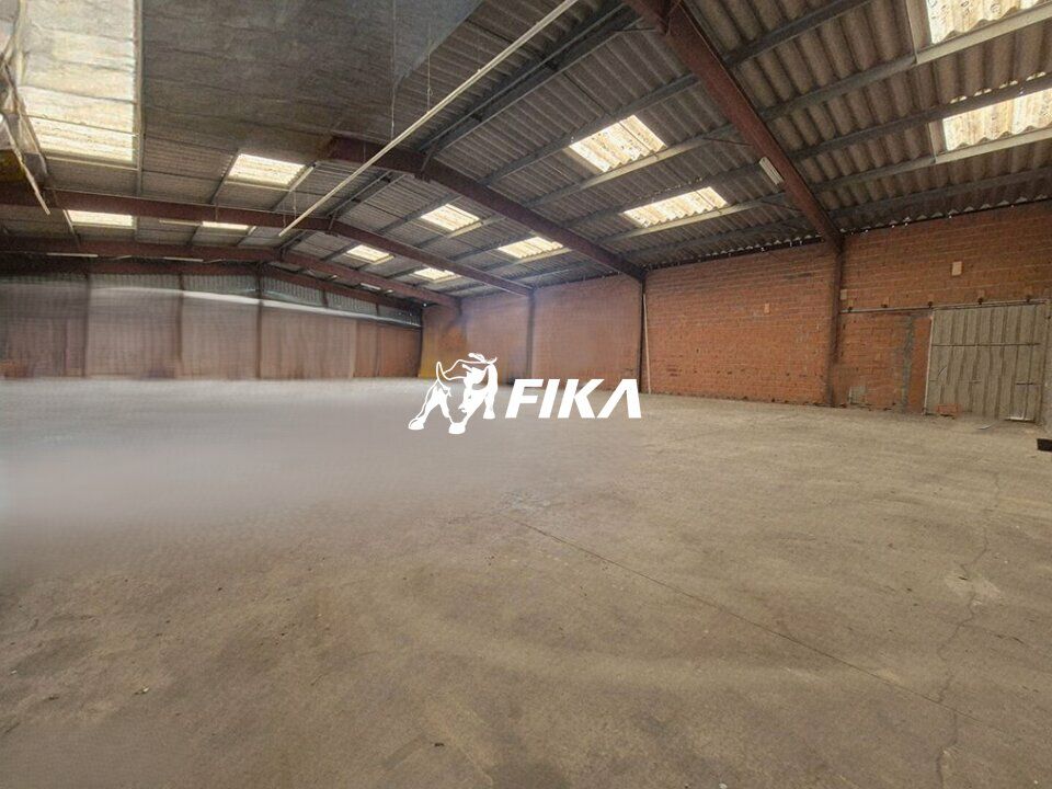 A VENDRE ENTREPOT D'ACTIVITÉ 2500 m² - 31700