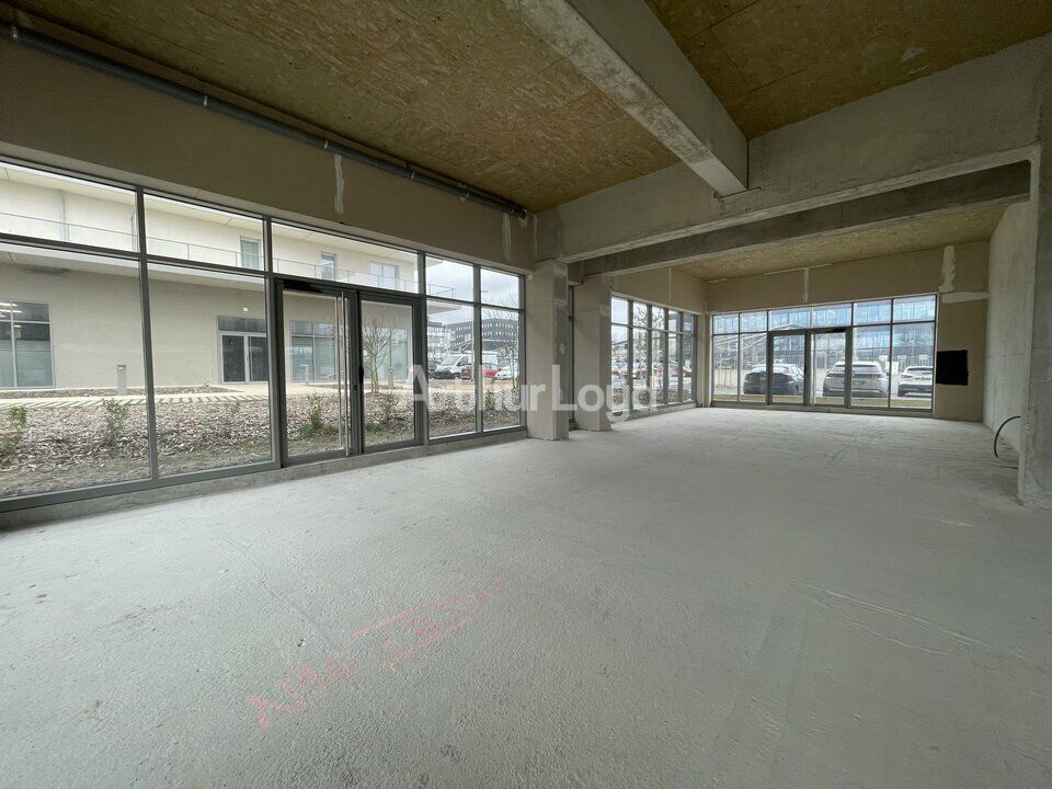 Location local commercial 420 m² non divisibles