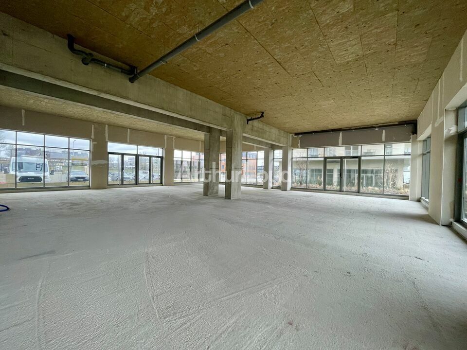 Bezannes (51) - Cellule commerciale de 420m2 divisible à louer - disponible de suite 