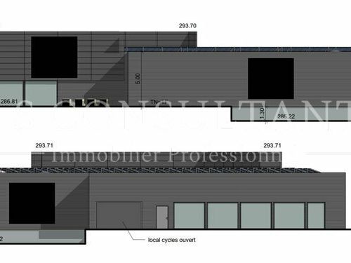 A LOUER - CHAMBERY-BASSENS (73000) - Local commercial d'une surface de 981 m² environ - Accessibilité optimale - Situé à proximité des grands axes routiers et des transports en commun - Emplacement N°1 - visibilité maximale, face CARREFOUR.