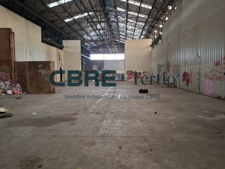 A VENDRE - ENTREPOT- ZI MENNETON