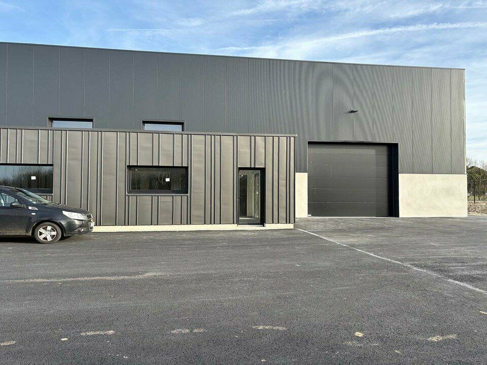Location local d''activites 570 m² non divisibles