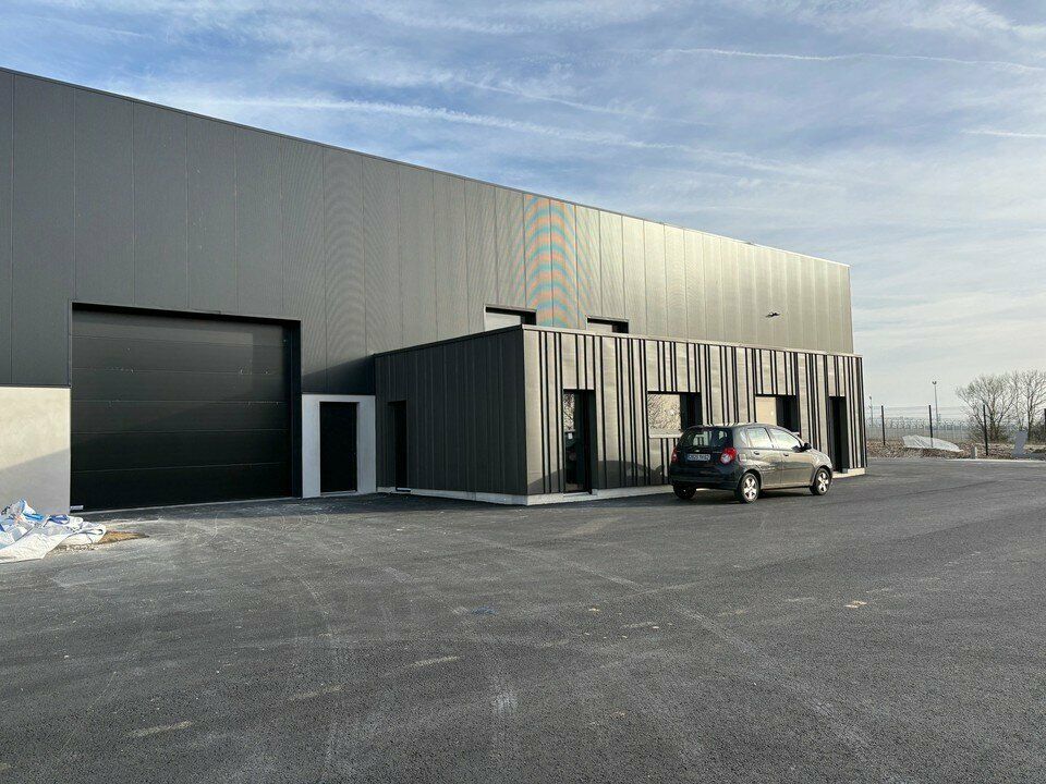 Local d'activités 570 m² à louer à Coquelles (62)