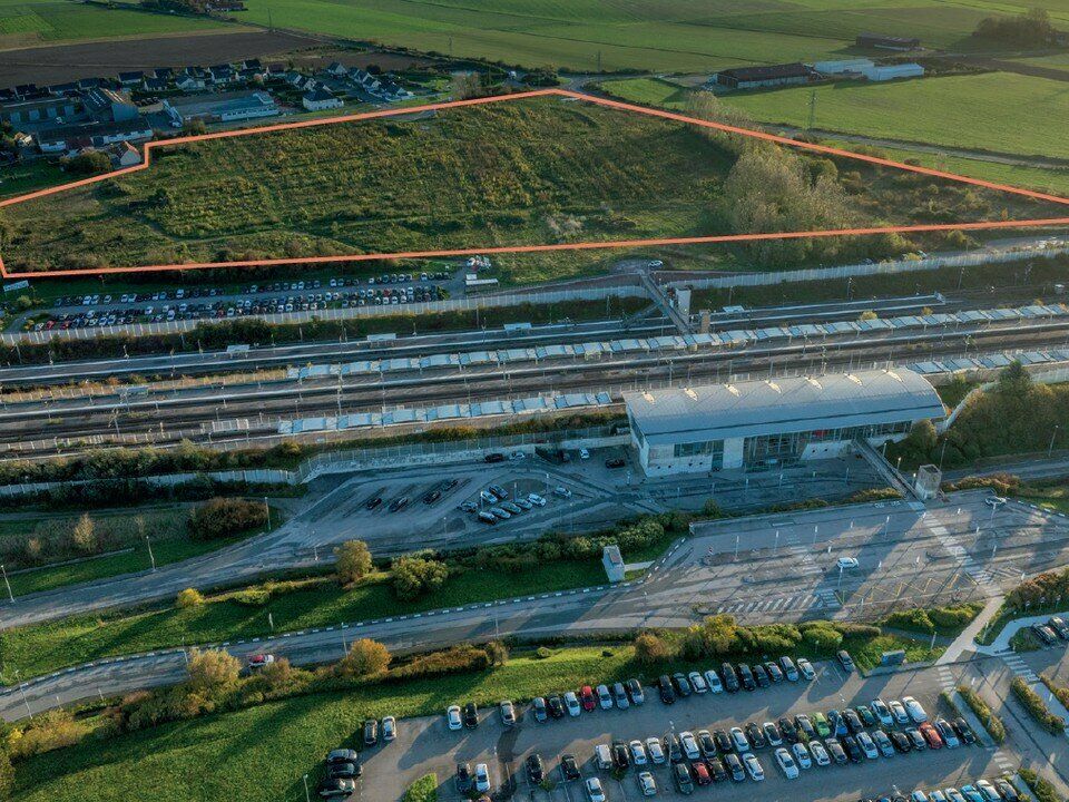 Vente terrain 35000 m² divisibles à partir de 16003800 m²