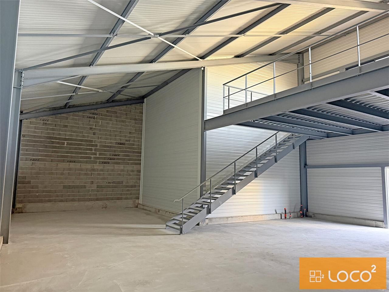 Vente local 170.00 m² à DREMIL LAFAGE