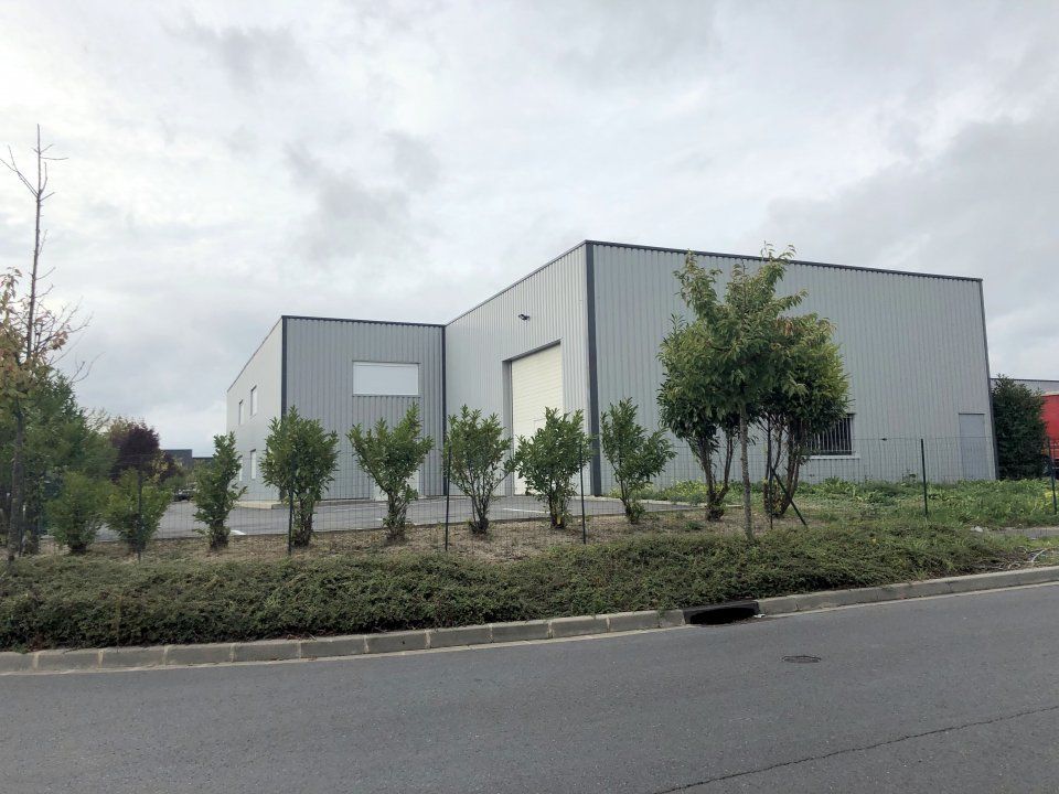 Location local d''activites 962 m² non divisibles