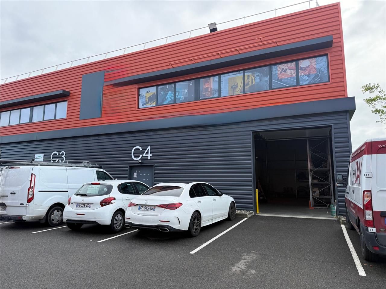 Location local 375 m² à Muret