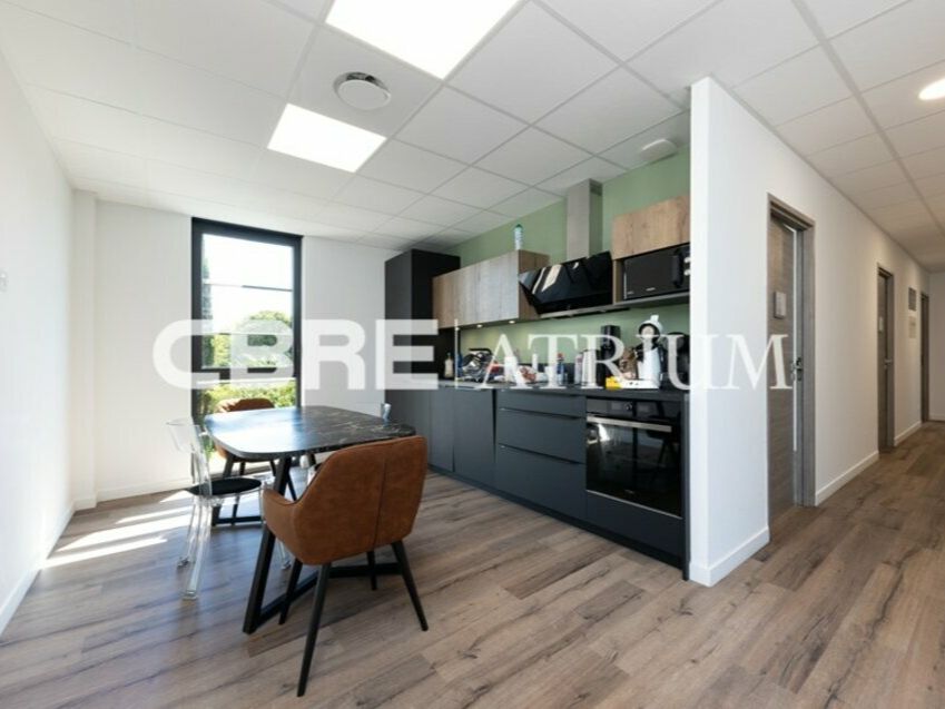 Location bureaux 140 m² divisibles à partir de 15 m²