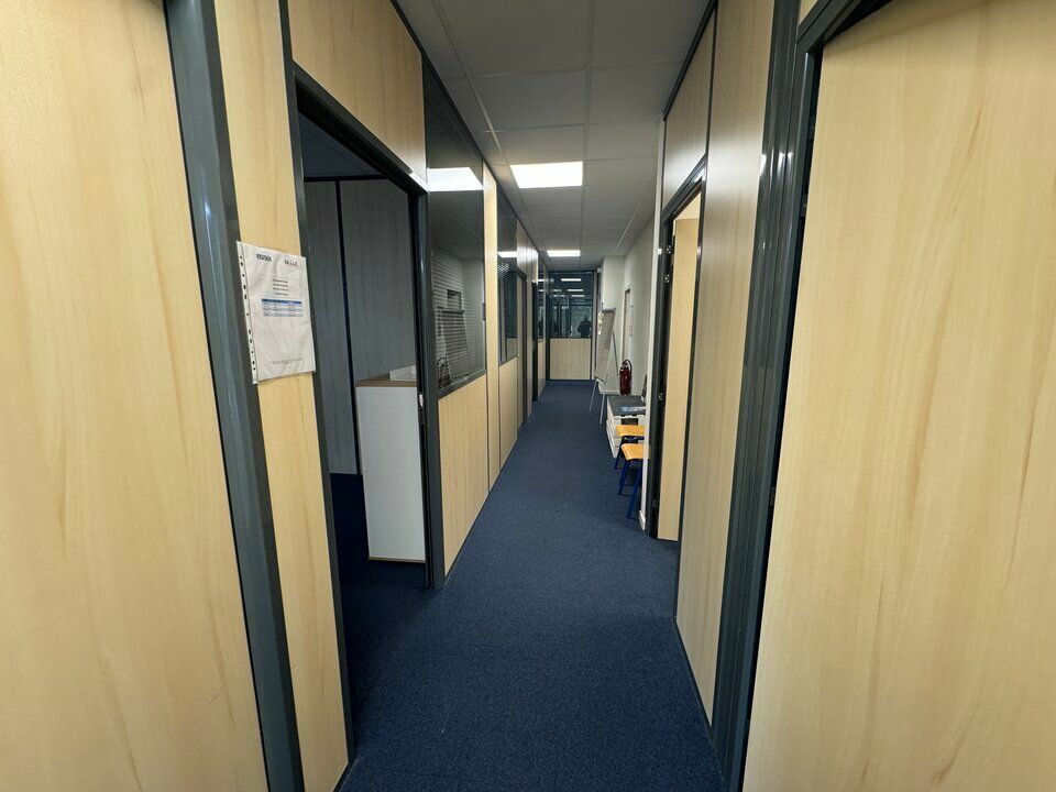Location bureaux 143.5 m² non divisibles