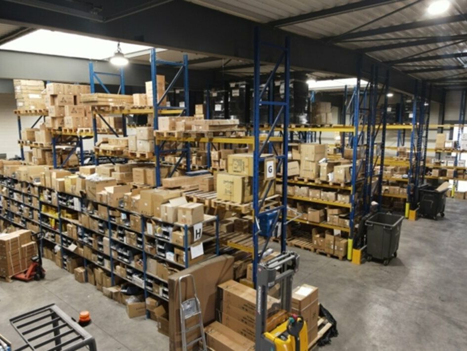 Vente local d''activites 1100 m² non divisibles