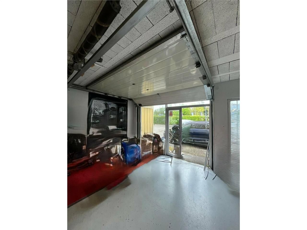Location local d''activites 200 m² non divisibles
