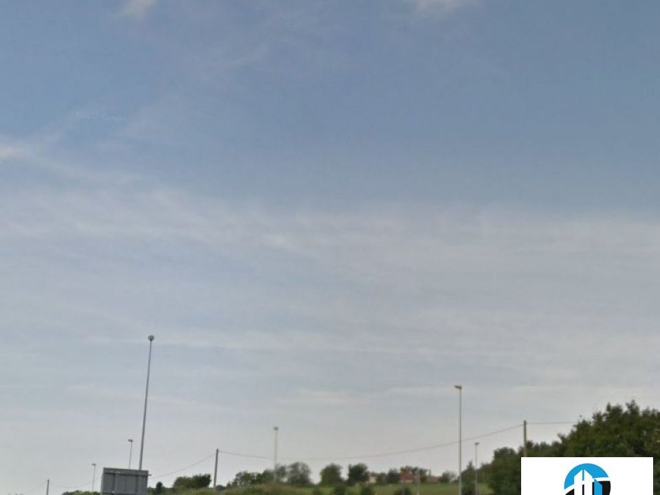 Local 100m2 et Bureaux 100 m² au R+1