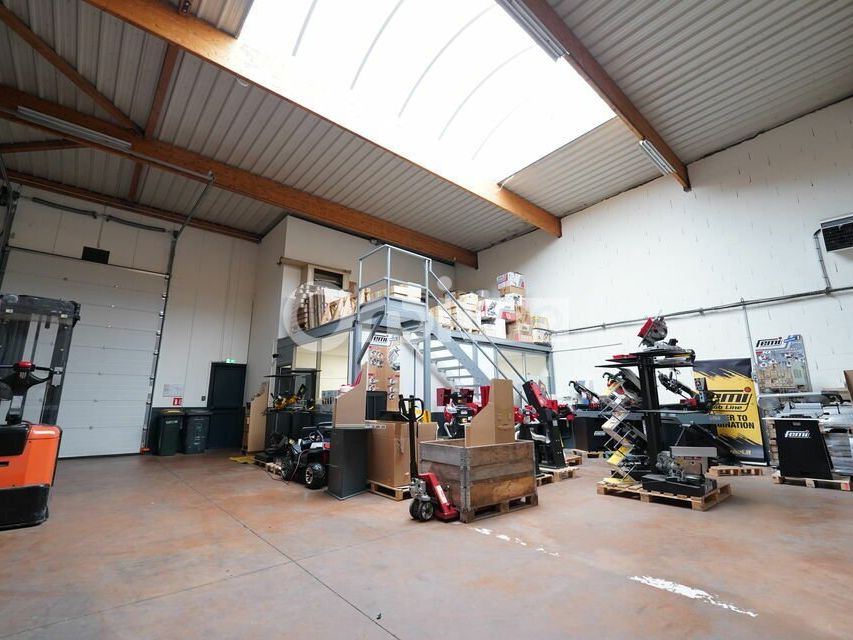 Location local d''activites 434 m² non divisibles