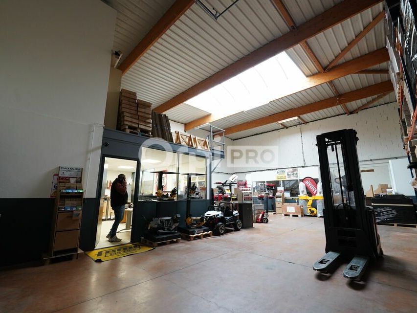 LOCAUX D'ACTIVITÉ À LOUER - DECINES-CHARPIEU