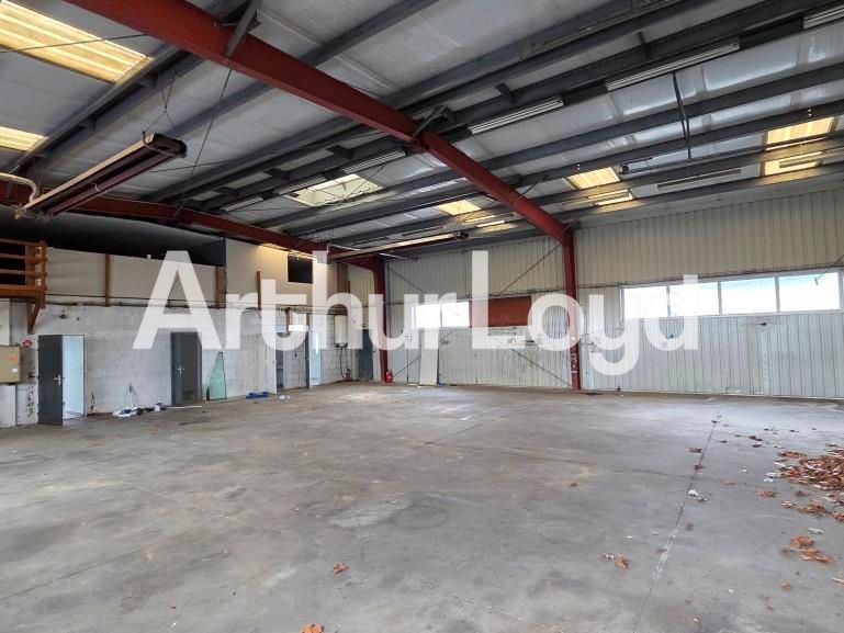 Location local 340.00 m² à COLOMBELLES