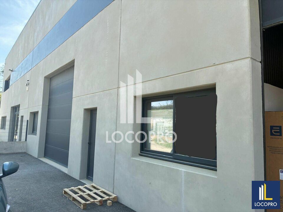 Location local d''activites 166 m² non divisibles