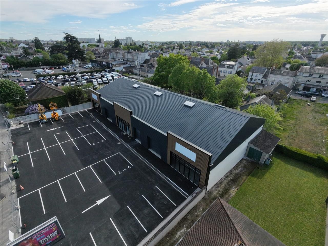 Location local 375 m² à Fleury-les-Aubrais