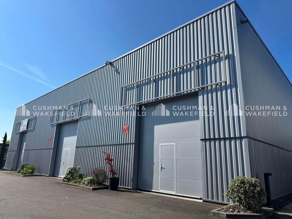 Location activités 200 m² non divisibles