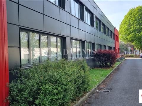 Location entrepot 904 m² non divisibles
