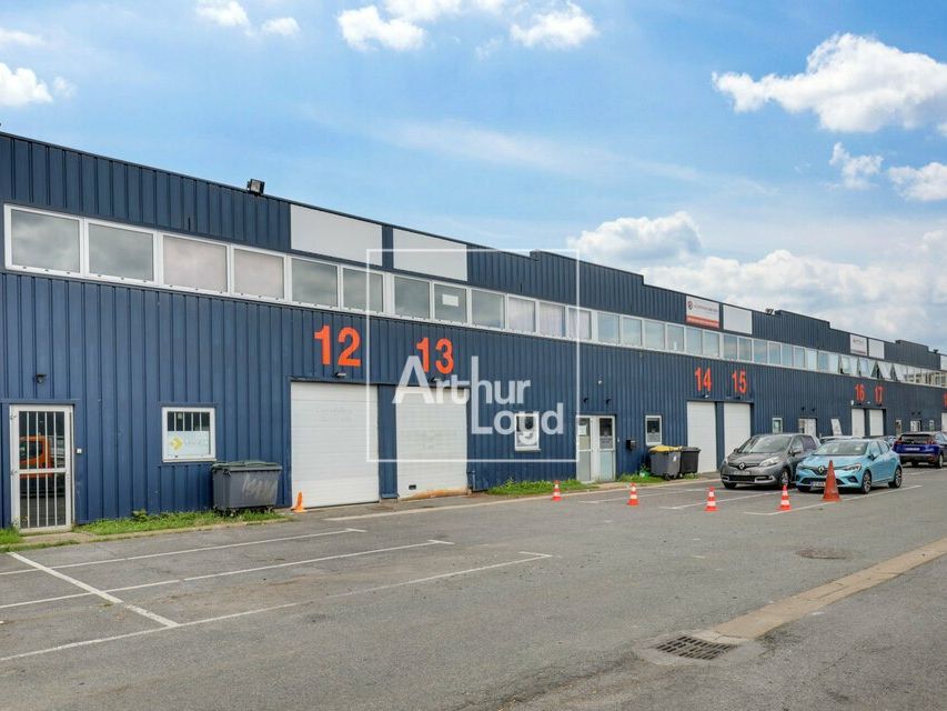 Location local d''activites 837 m² divisibles à partir de 279 m²