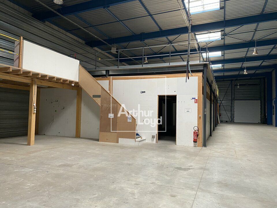 Location local d''activites 1100 m² non divisibles