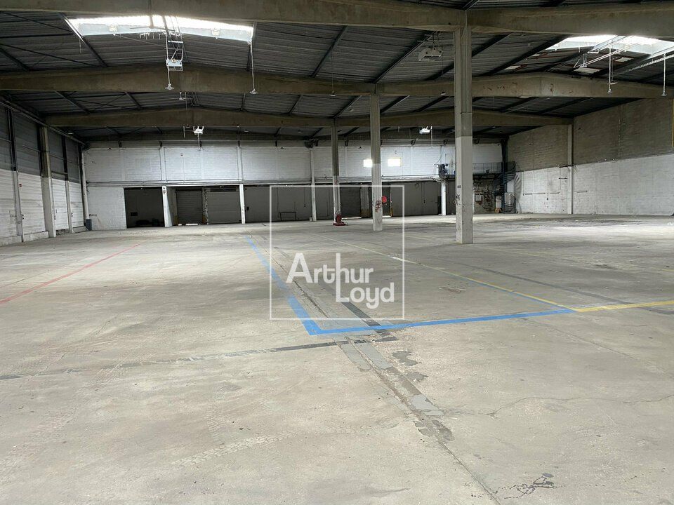 Location local d''activites 2327 m² non divisibles