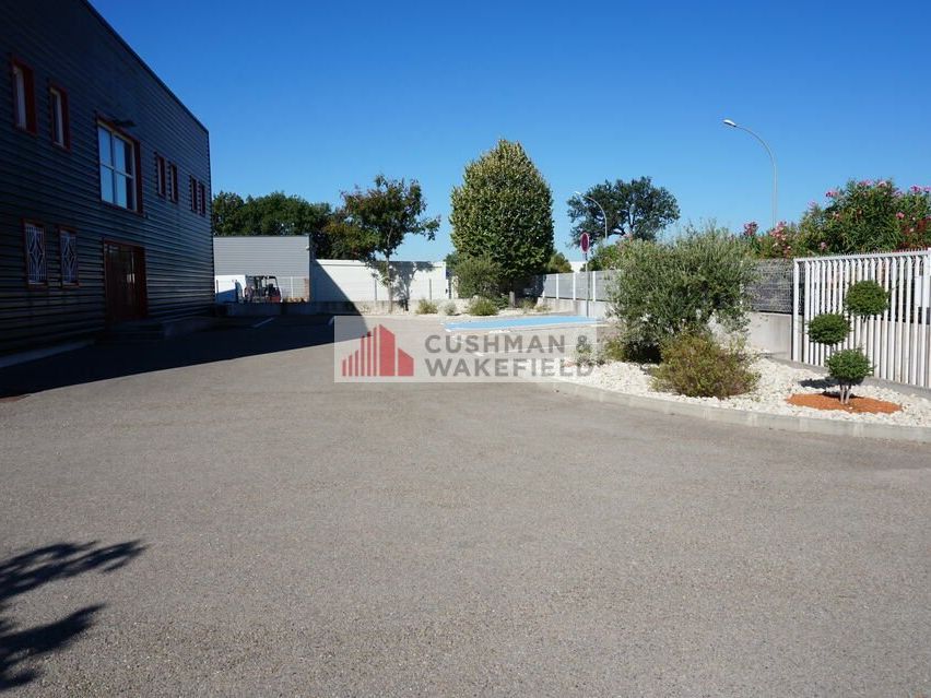 Location local d''activites 565 m² non divisibles