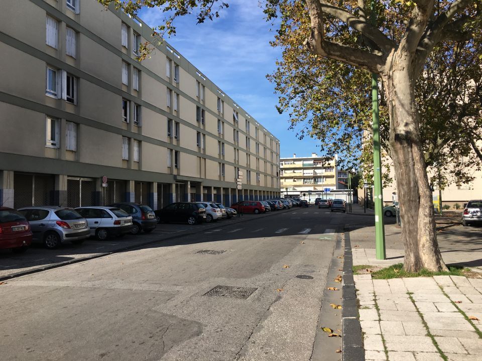 Location local commercial 1178 m² non divisibles