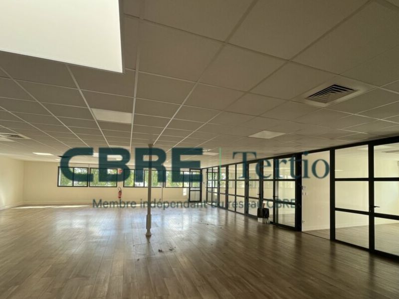 Bureaux Showroom avec stockage - Tours Nord