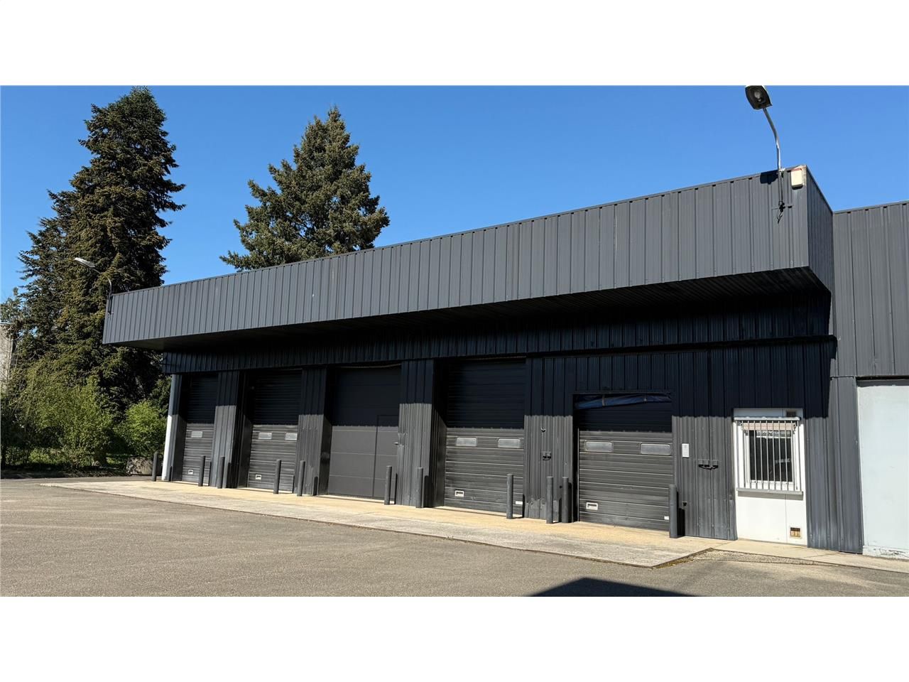 Location entrepots 506 m² non divisibles