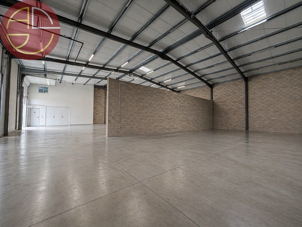 Vente local 871 m² à SAINT-JORY
