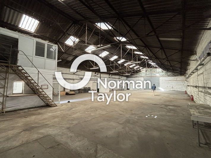 Location local d''activites 450 m² non divisibles