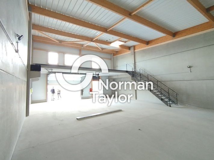 Location local d''activites 365 m² divisibles à partir de 177 m²