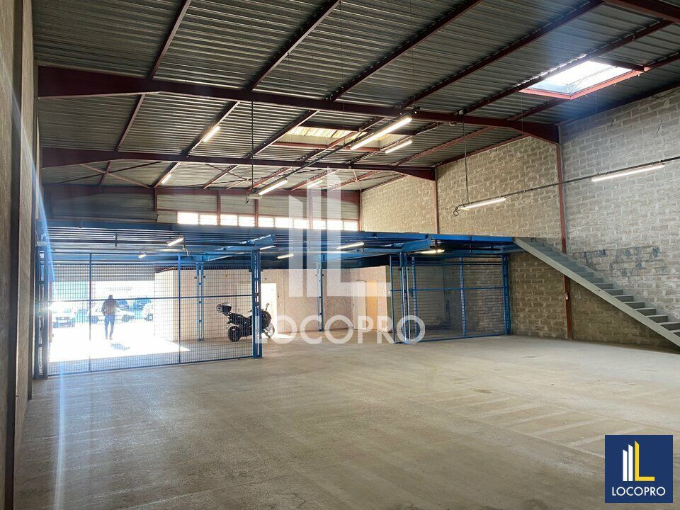 Location local d''activites 500 m² non divisibles