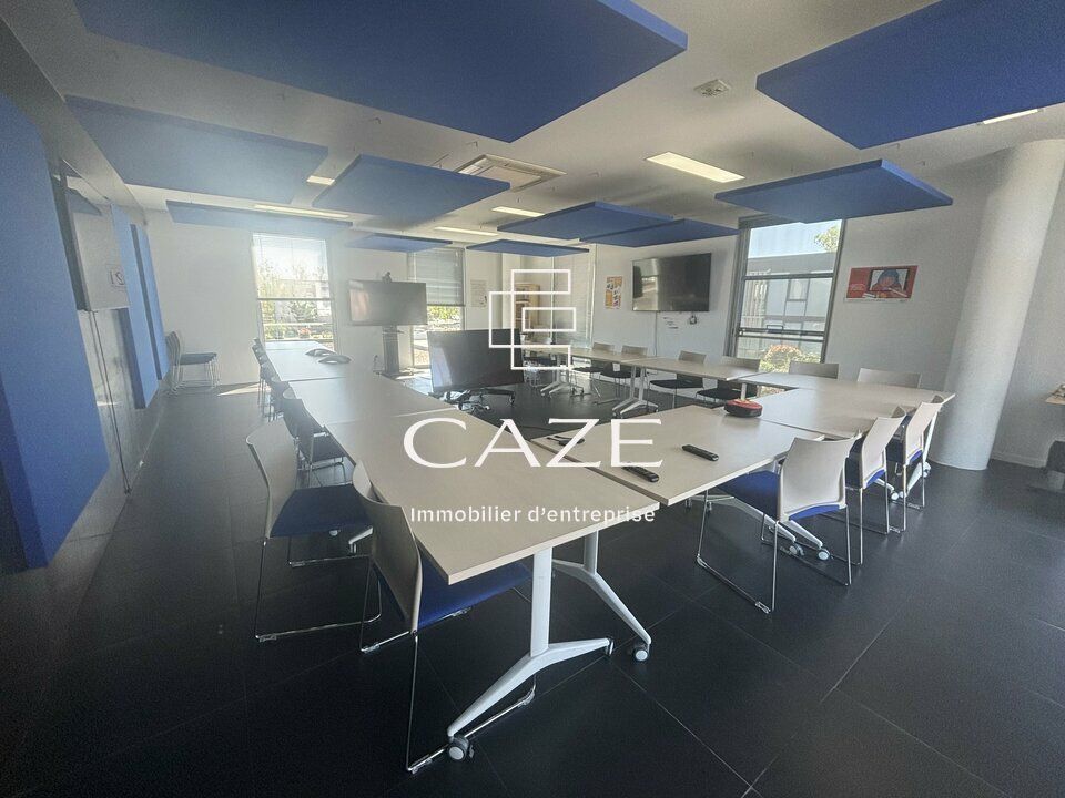 IMMEUBLE INDEPENDANT DE BUREAUX DISPONIBLE A LA LOCATION