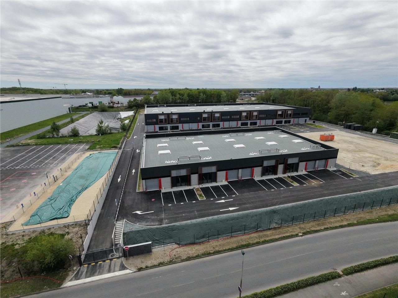 Location local 125 m² à Chécy
