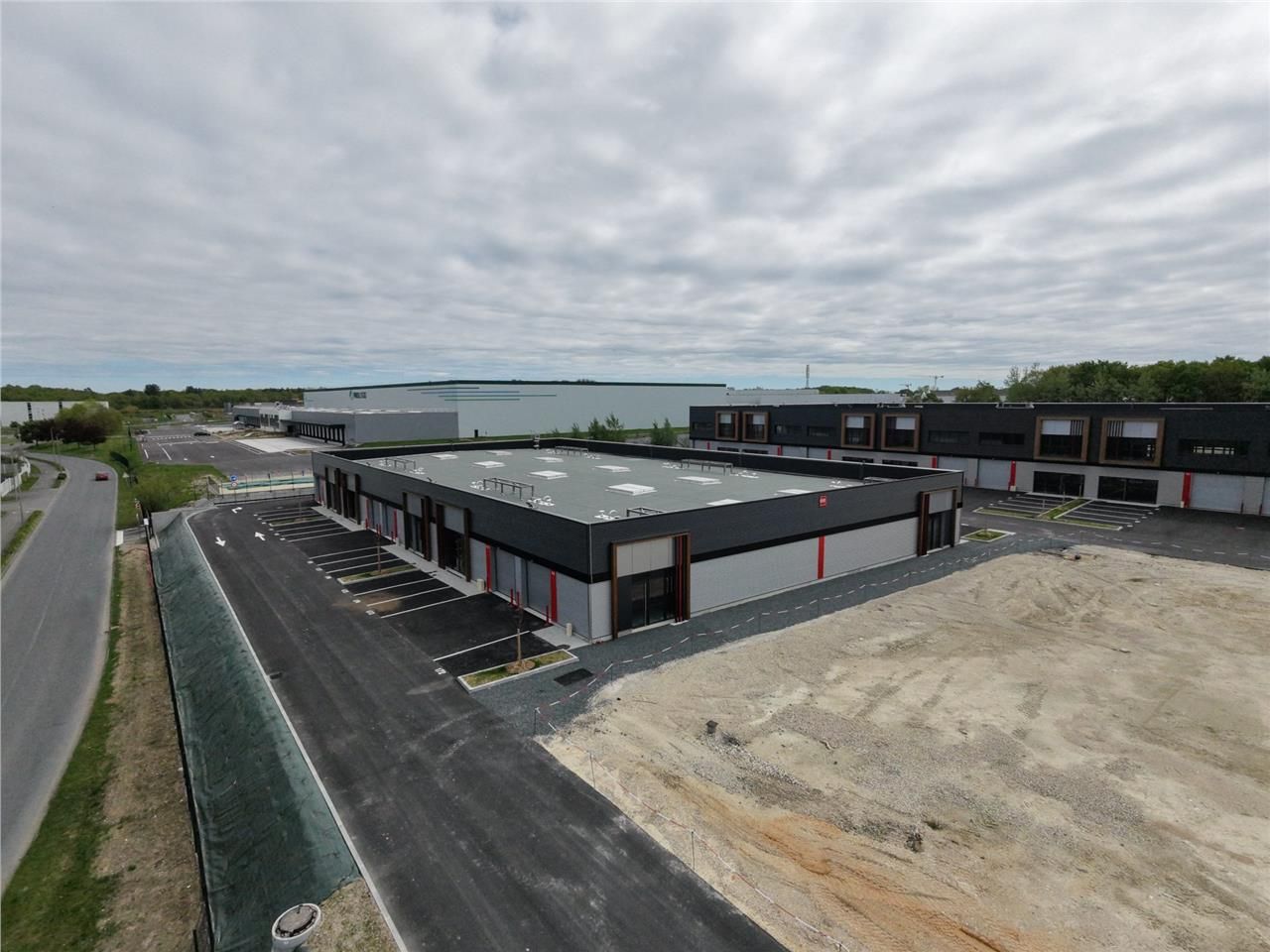 Location local 152 m² à Chécy