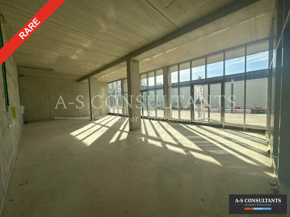 Vente local commercial 112 m² divisibles à partir de 75 m²
