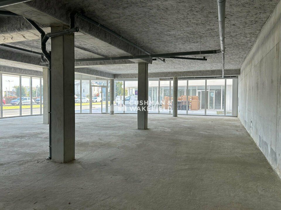 Location local commercial 326.71 m² non divisibles