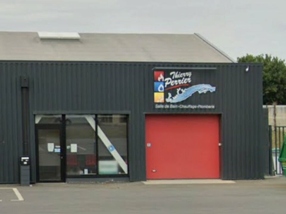 Location local d''activites 200 m² non divisibles