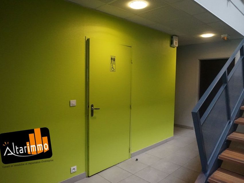 A LOUER bureaux de 80 m², au rez-de-chaussée d'un immeuble du Pôle tertiaire du Jardin d'Entreprises de Chartres.