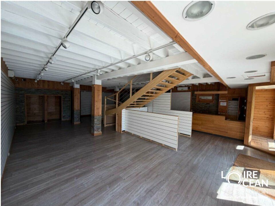 LOCAL COMMERCIAL TRES BEL EMPLACEMENT