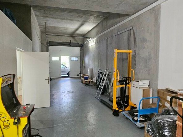 Location local d''activites 115 m² non divisibles
